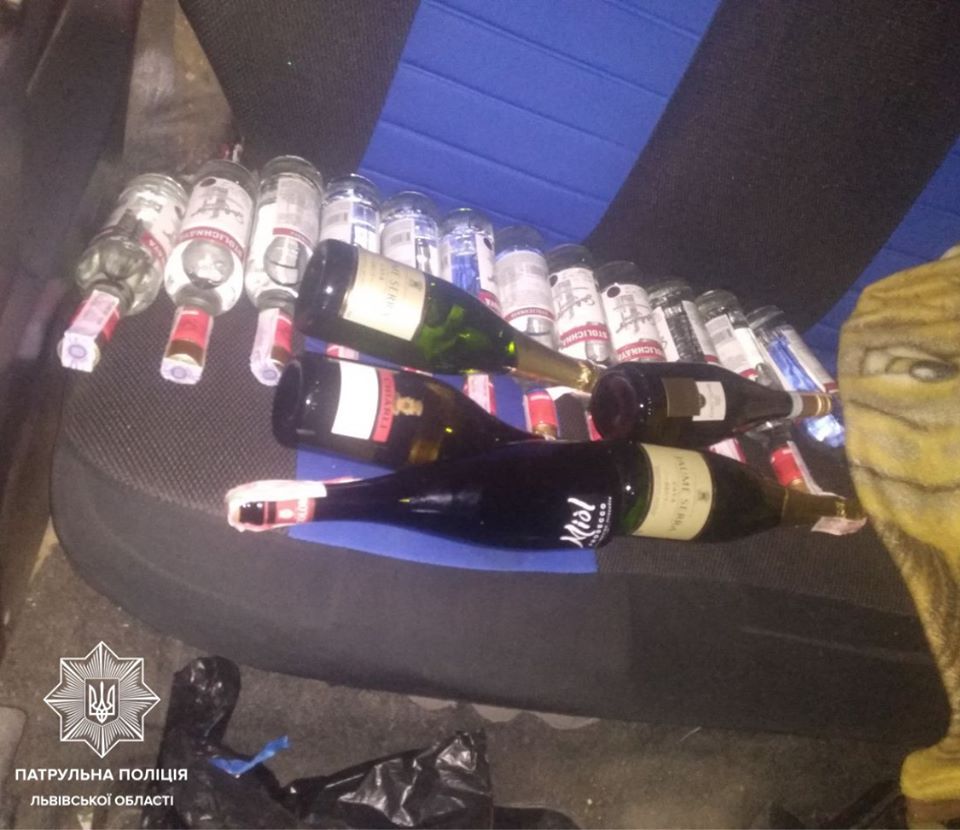 На вулиці Староєврейській обікрали бар