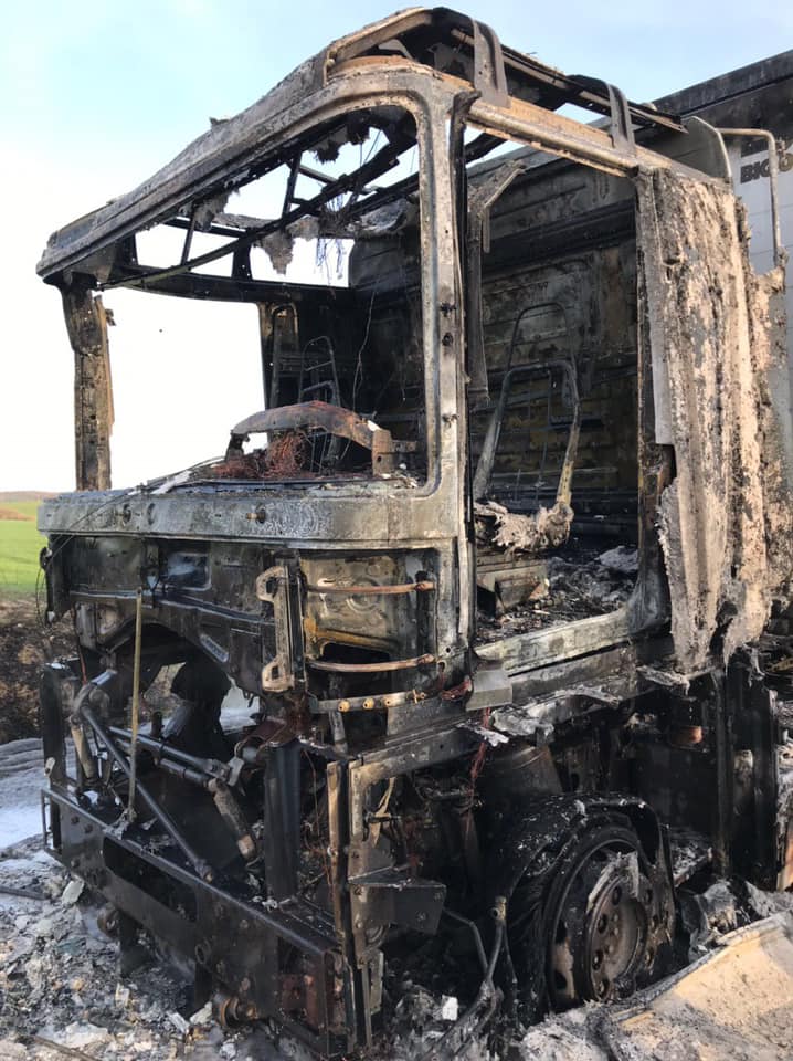 Неподалік Львова на ходу загорілася вантажівка