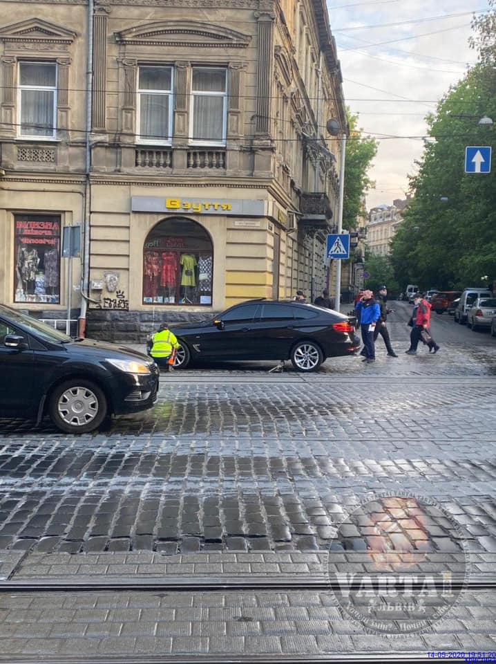 Четверо чоловіків організували схему шахрайства з нерухомістю