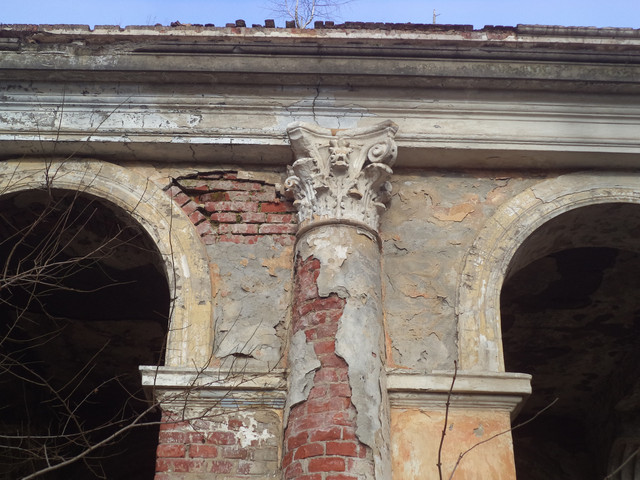 Сьогодні палац Марсів має вигляд напів руїн