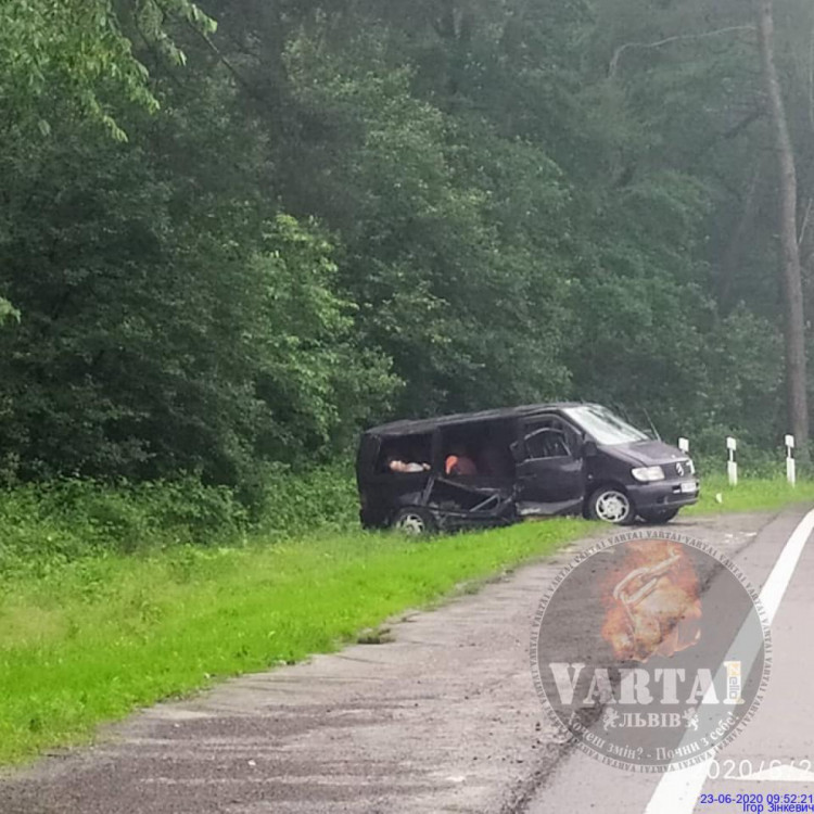 На Львівщині у ДТП загинули двоє людей, ще троє травмовані. Фото: Варта1