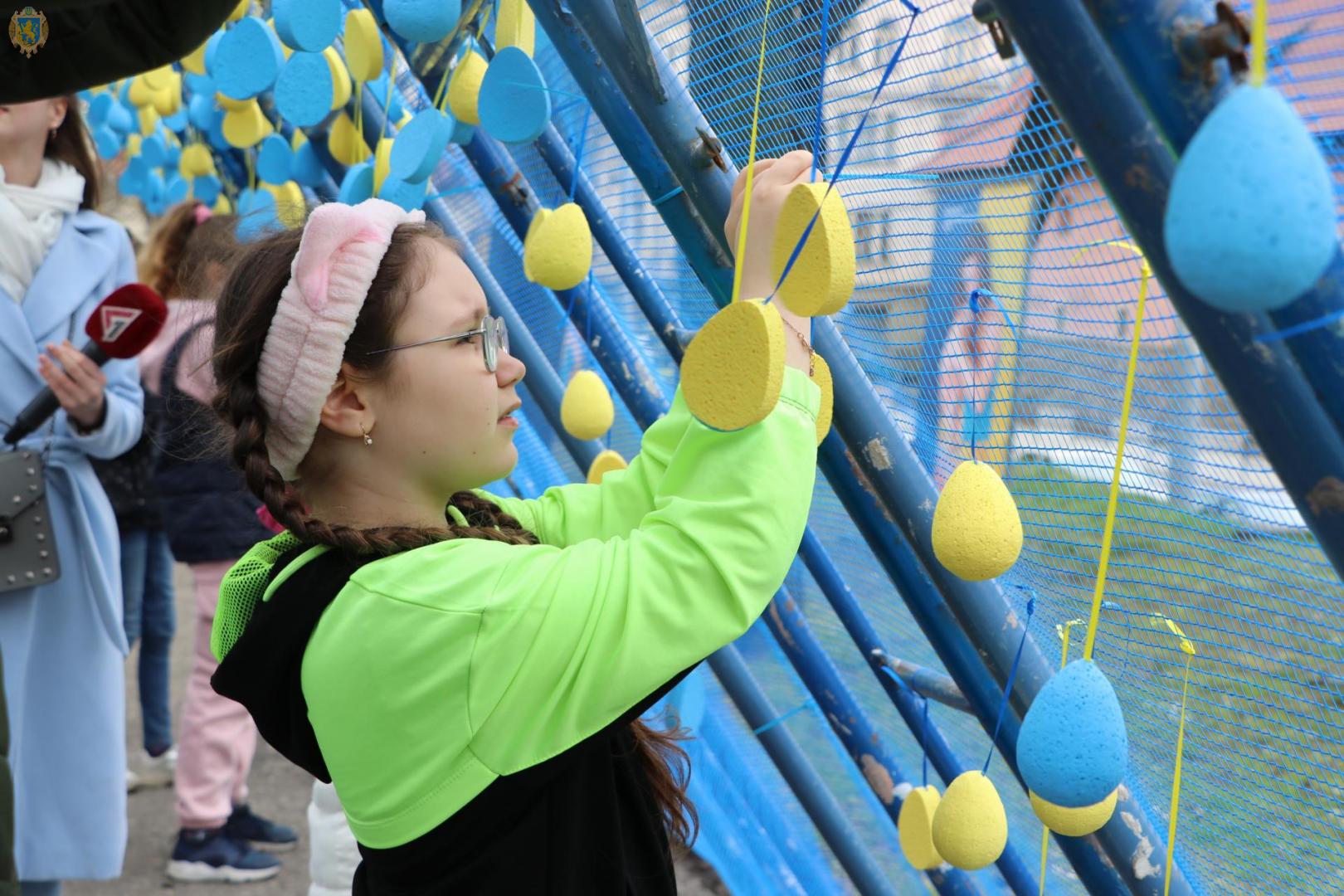 У парку «На Валах» відкрили інсталяцію «Коридор життя»