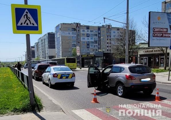 На Сихові автомобіль збив чоловіка