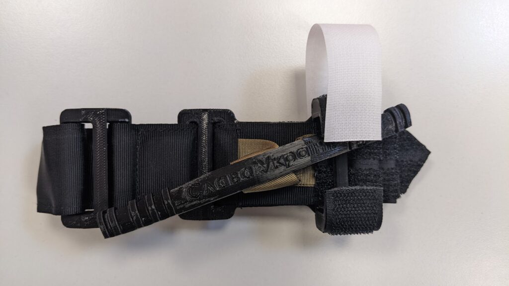 Львівські студенти друкують на 3D принтерах турнікети для військових