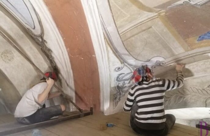 У храмі під час реставрації знайшли залишки живопису. Фото: Винниківський вісник