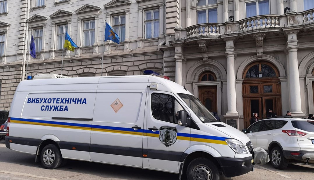 У Львові евакуйовують працівників Львівської облдержадміністрації та Львівської облради. Фото: Володимир Телюк