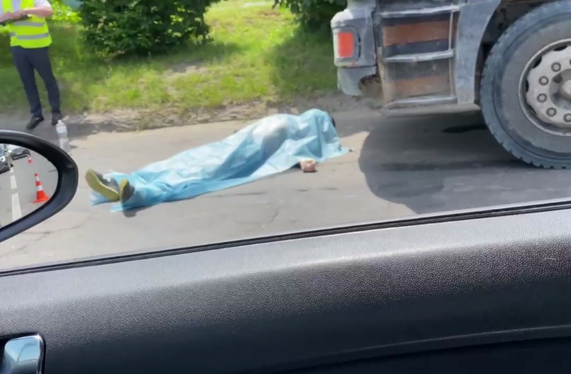 На вулиці Луганській у Львові загинув мотоцикліст. Фото: скрішот з відео