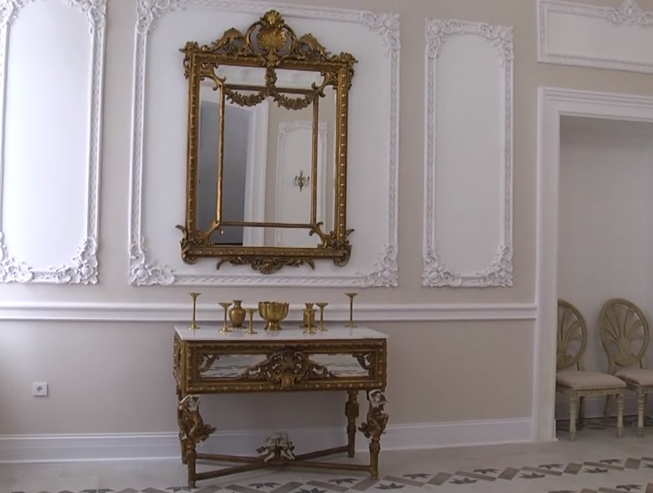 У селі Підгірці три сім’ї придбали і відновлюють зруйнований палац XVIII століття