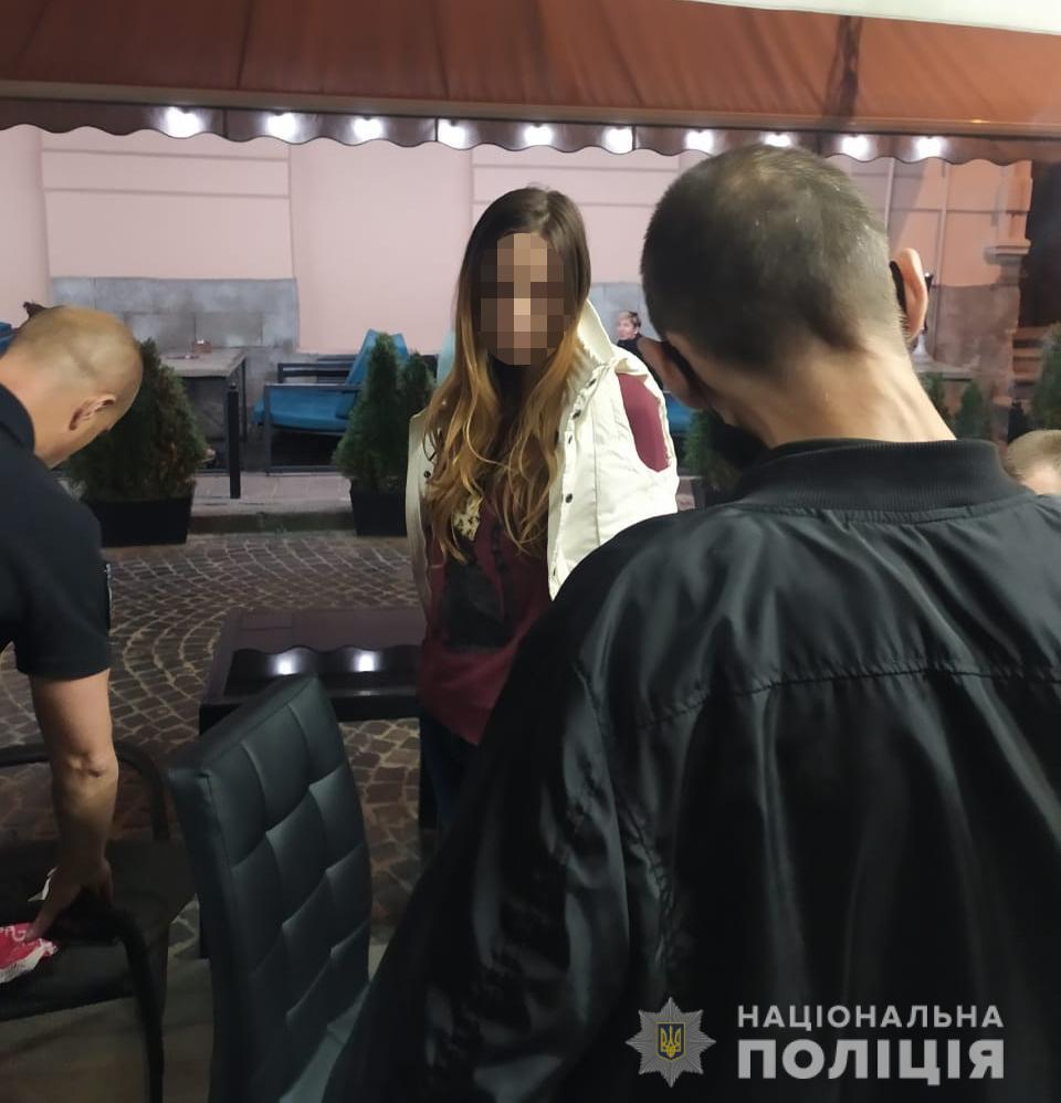 Жінка повідомила про замінування будинку на Валовій у Львові. Фото поліції