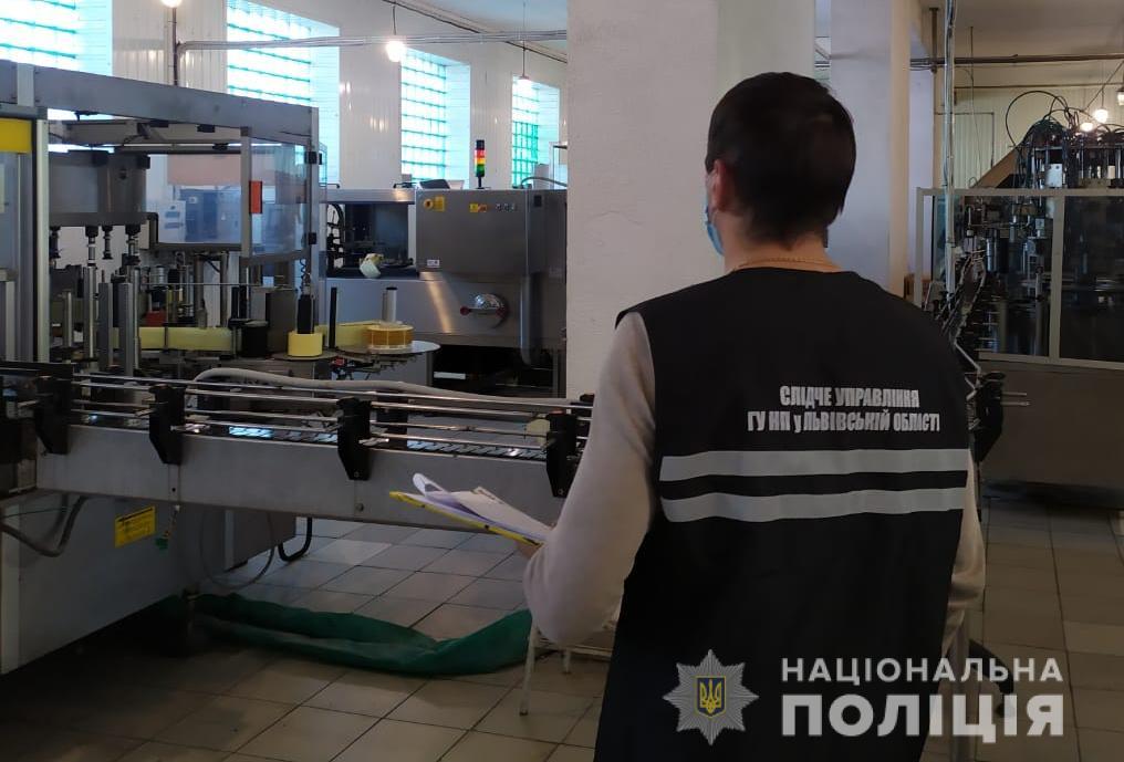 Правоохоронці виявили завод, де виготовляли підробки алкоголю. Фото поліції