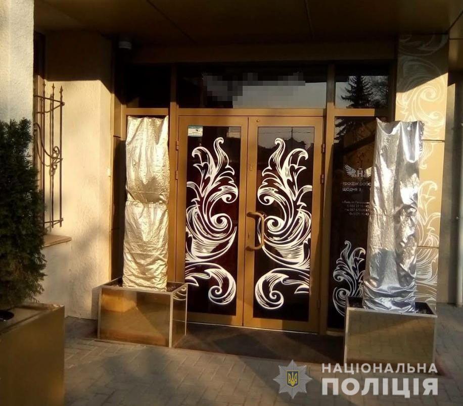 У Львові на &laquo;карантині вихідного дня&raquo; працював нічний клуб. Фото поліції