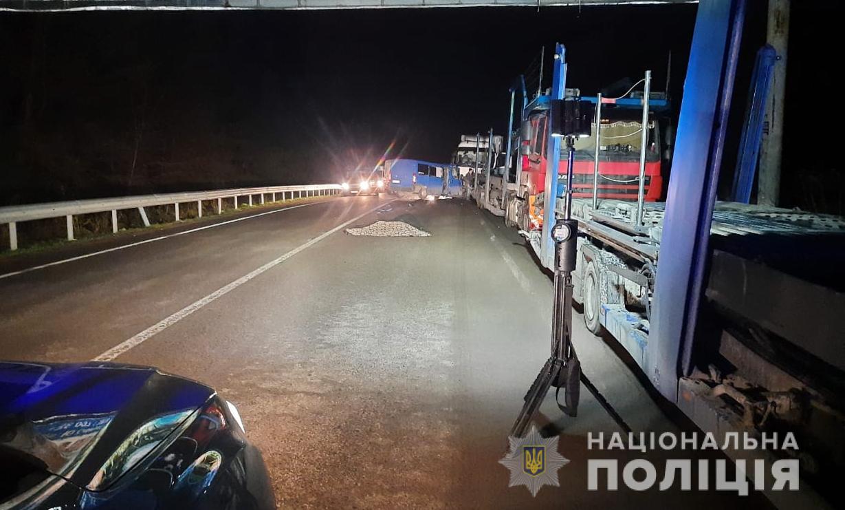 У ніч на 13 грудня на Львівщині сталася смертельна ДТП. Фото поліції