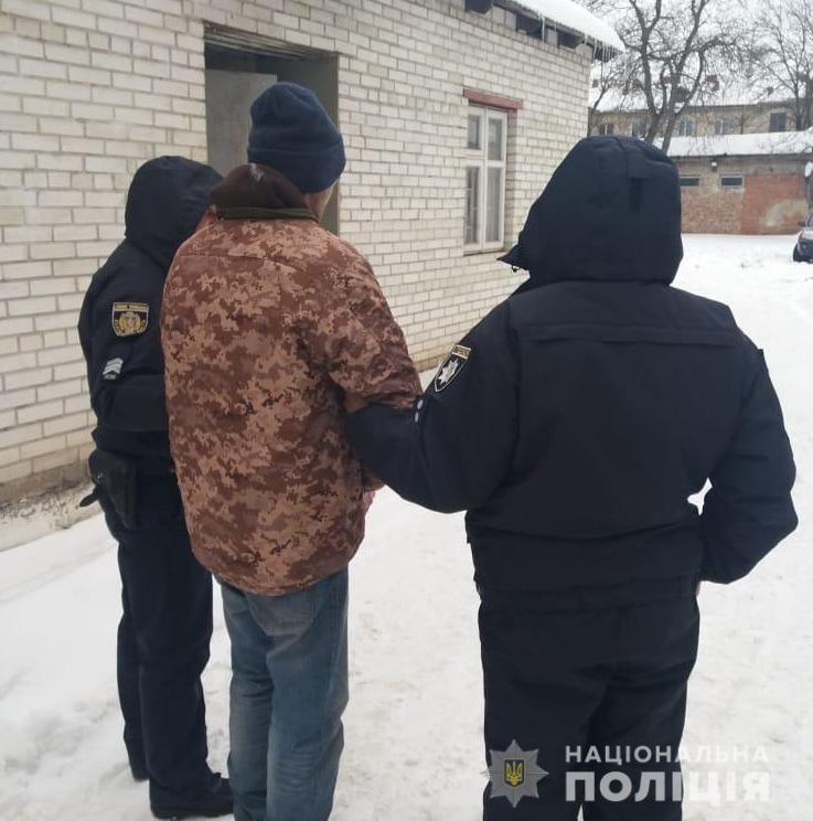 На Львівщині чоловік побив односельця до напівсмерті. Фото поліції