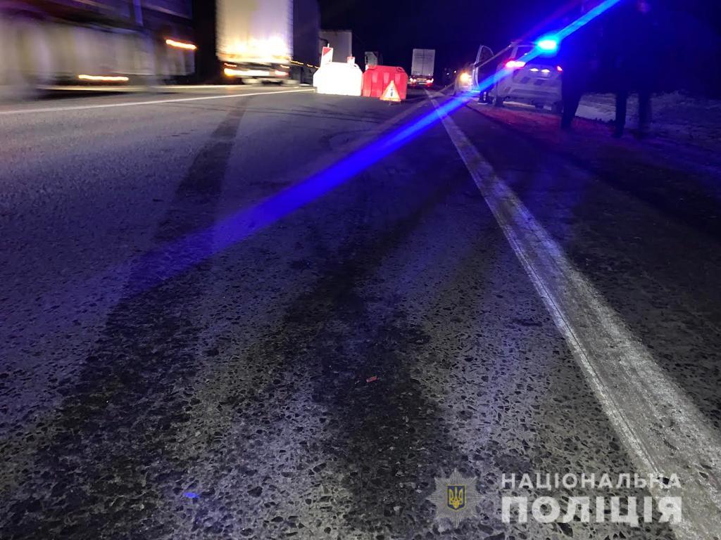 На Стрийщині автомобіль насмерть збив 18-річного хлопця, а його подруга — в реанімації
