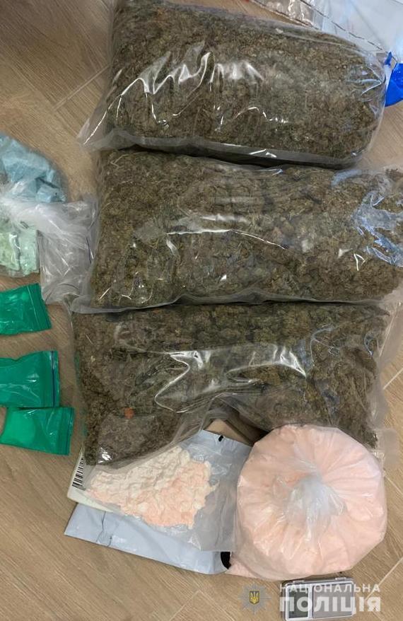 На Львівщині затримали групу торговців наркотиками