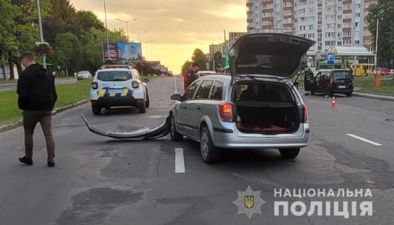На Науковій зіткнулися три автомобілі та мотоцикл