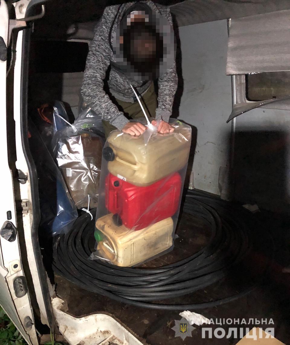 На Самбірщині троє чоловіків викрадали паливо з нафтопроводу