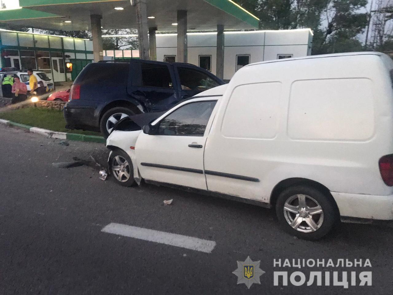 На Львівщині сталась потрійна ДТП. Фото поліції