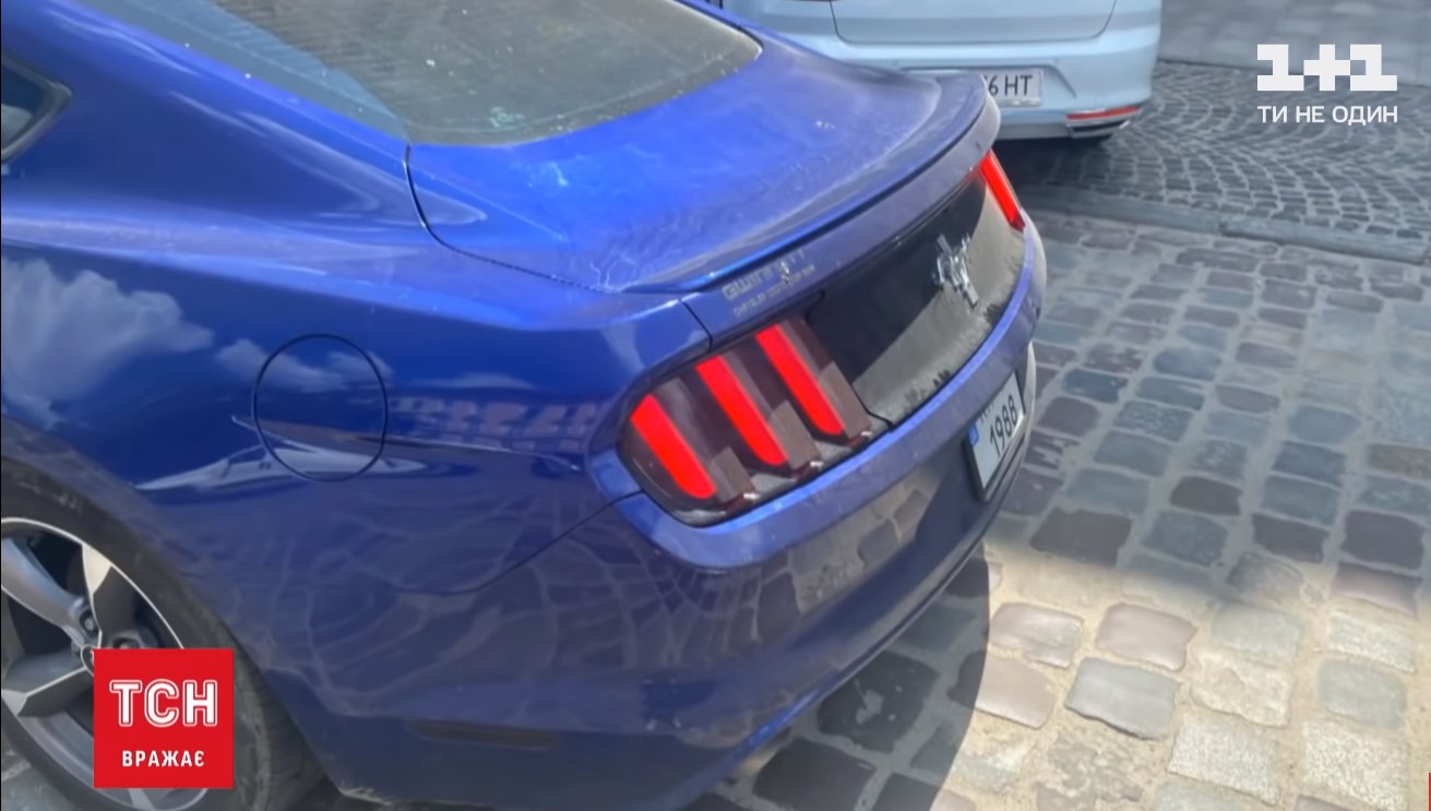 У Львові народний депутат Олександр Юрченко під наркотиками скоїв ДТП і накинувся на водія. Фото: скріншот з відео 