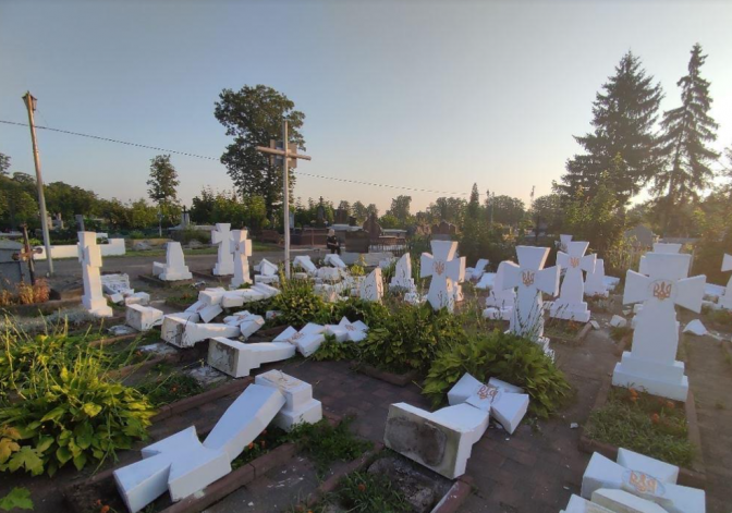 Хлопець, який пошкодив могили у Стрию, був під дією наркотиків. Фото: прокуратура Львівщини