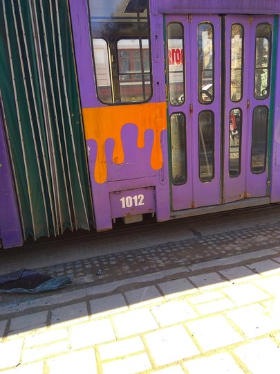 У Львові на вулиці Коновальця трамвай зіткнувся з легковим автомобілем. Фото: Андрій Сорока