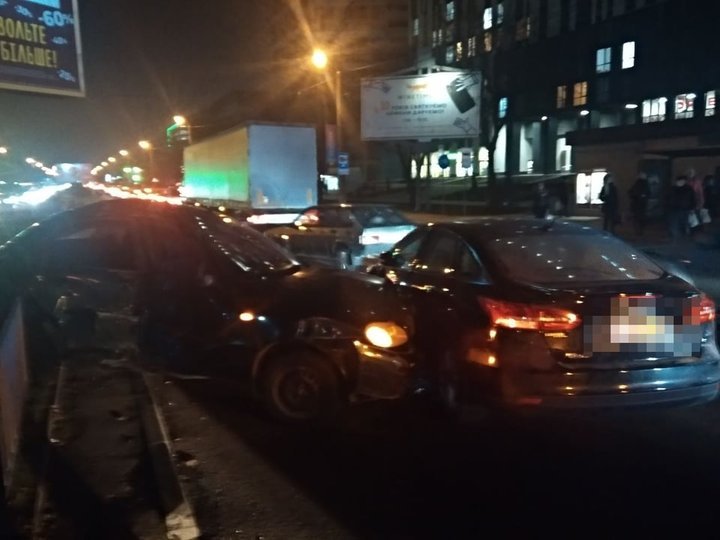 У Львові автобус «Електрон» потрапив в ДТП. Фото поліції