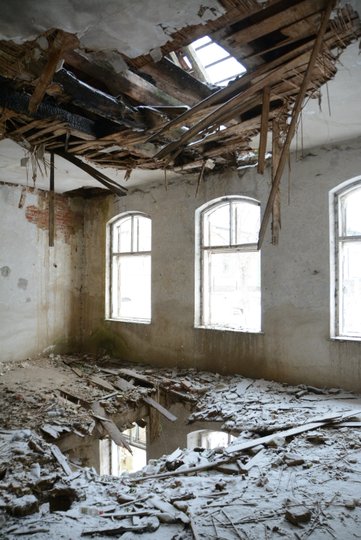 У Бібрці біля Львова викупили для реконструкції закинуту аварійну школу