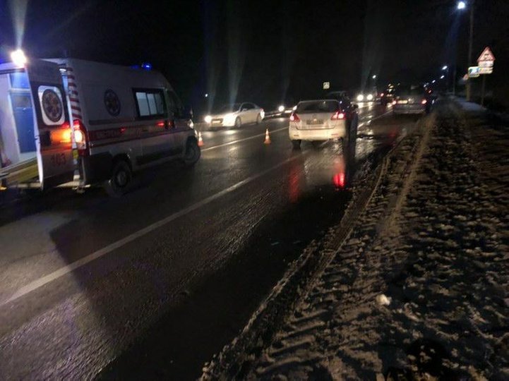 Неподалік Львова автомобіль насмерть збив 31-річного чоловіка. Фото: Варта1