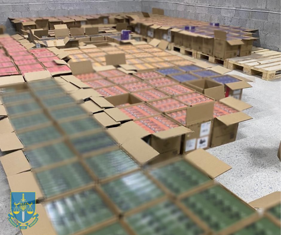 На Львівщині викрили схему зі збуту контрабандних електронних цигарок