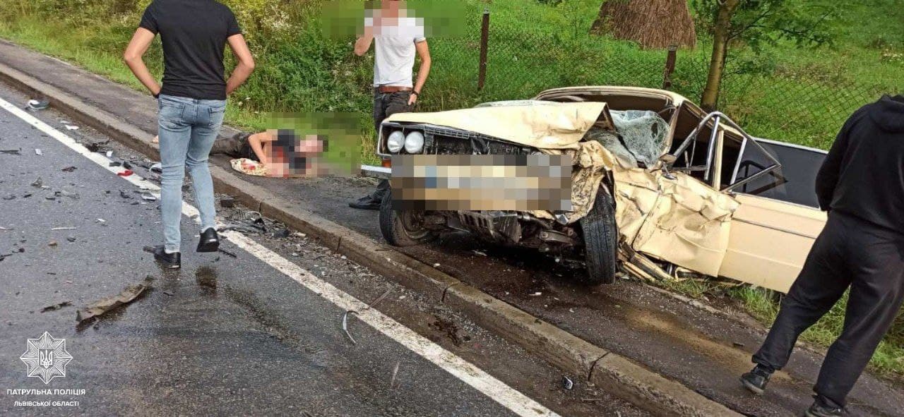 На Львівщині сталась ДТП, у якій постраждали п’ятеро людей. Фото: поліція 