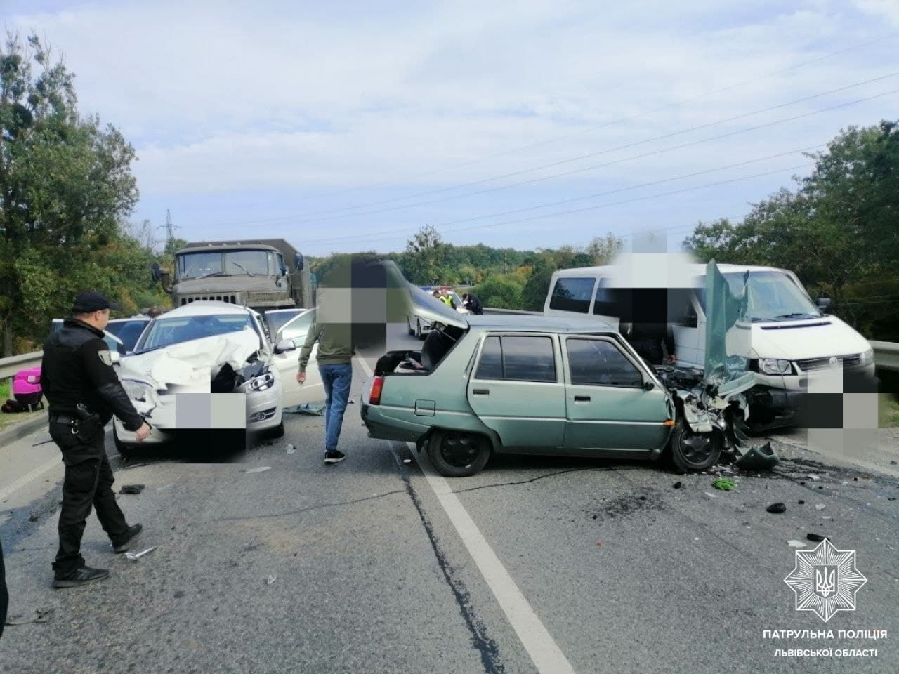 На об&rsquo;їзній Львова сталася ДТП за участі чотирьох автомобілів. Фото: поліції