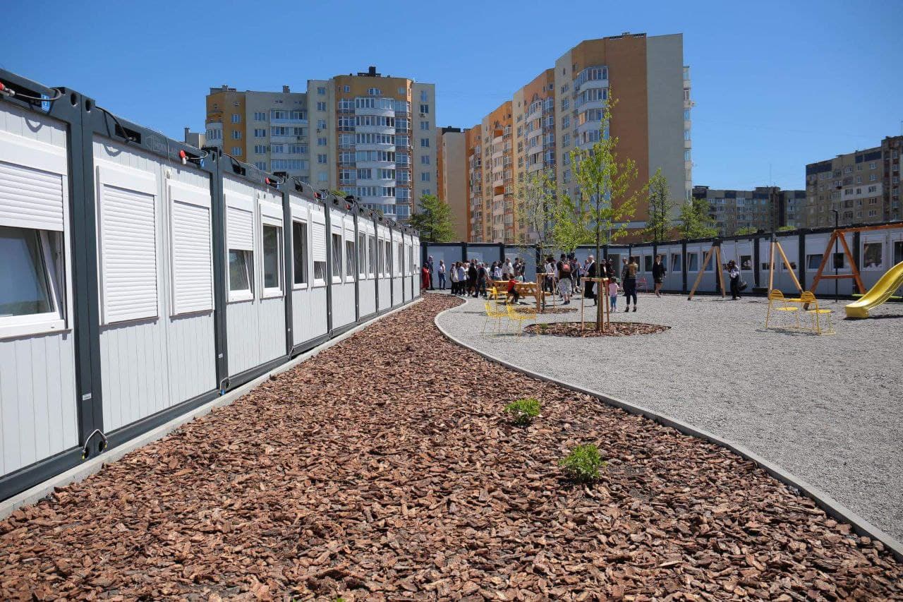 Для переселенців у Львові відкрили третє модульне містечко