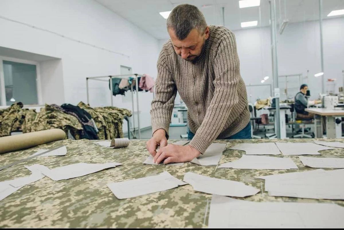 Львівське підприємство почало шити першу в Україні жіночу військову форму