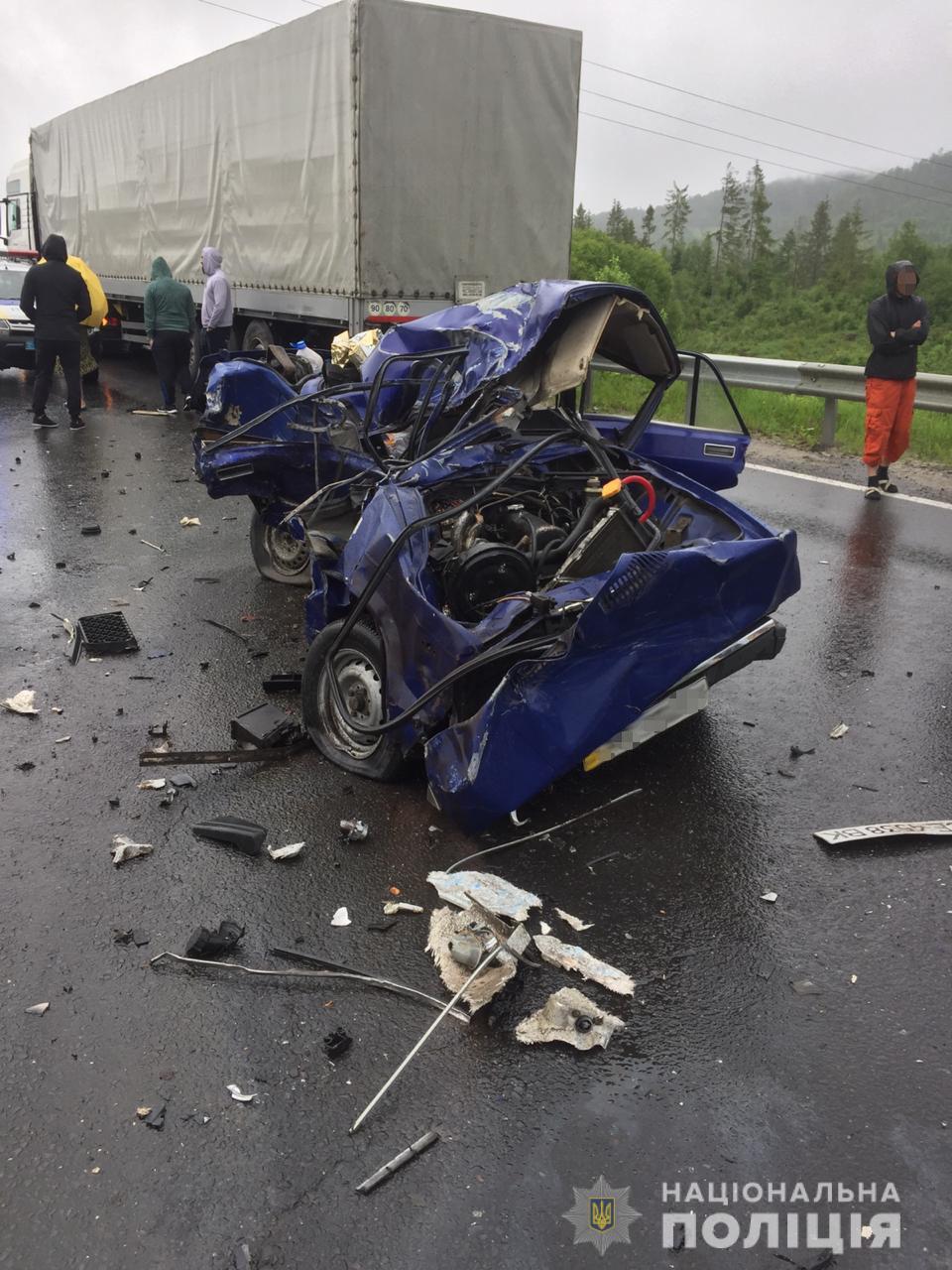 На Сколівщині зіткнулися п'ять автомобілів: загинула людина. Фото поліції Львівщини