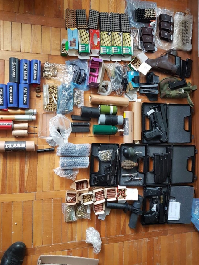 На Львівщині 48-річний священнослужитель торгував зброєю. Фото поліції