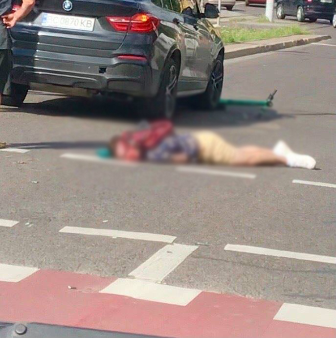 У Львові автомобіль збив хлопця на електросамокаті. Фото: Варта1