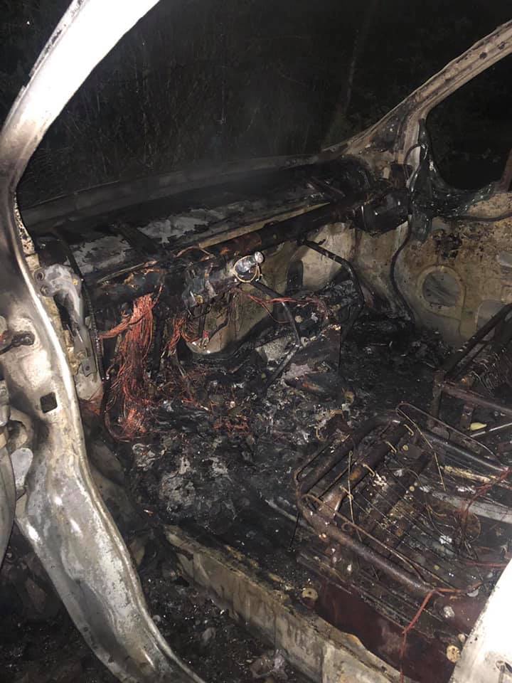 У ніч на 17 травня у Шевченківському районі Львова горів автомобіль. Фото: ДСНС Львівщини