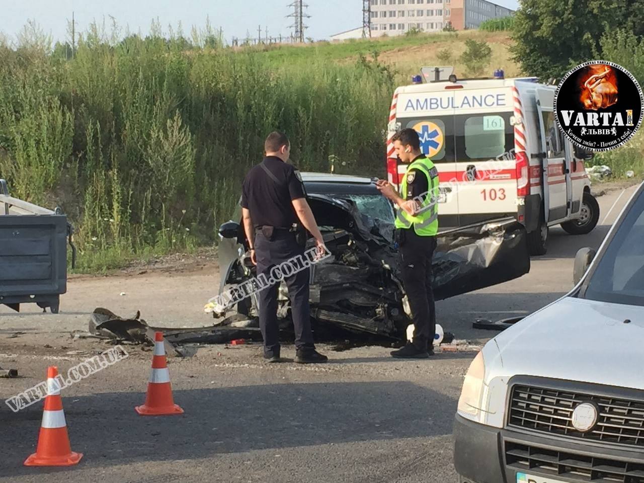 Біля Львова сталася ДТП, у якій постраждали четверо людей. Фото: Варта1