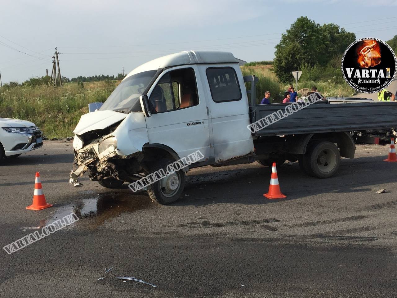 Біля Львова сталася ДТП, у якій постраждали четверо людей. Фото: Варта1