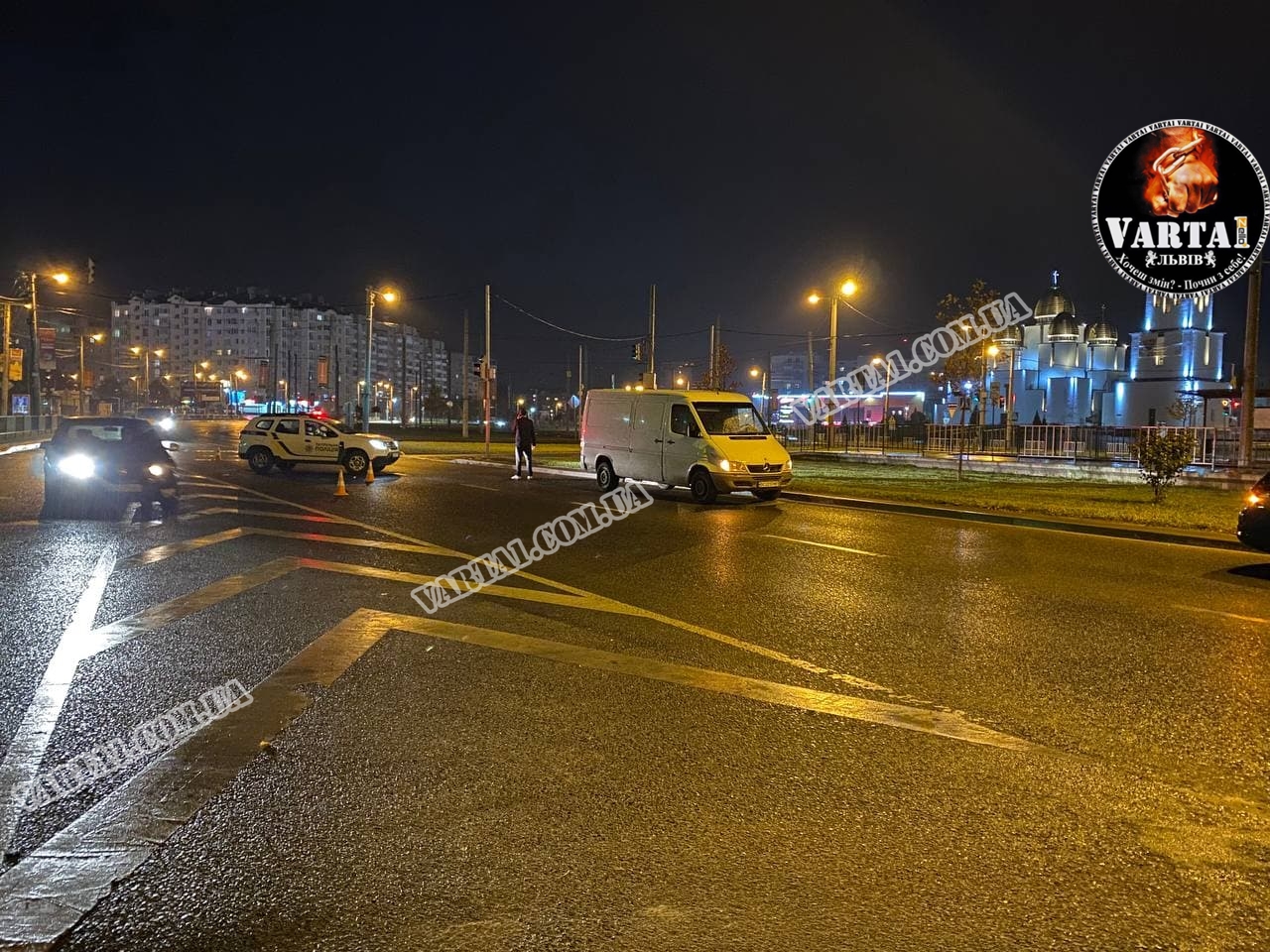 У Львові автомобіль смертельно травмував пішохода. Фото: Варта1