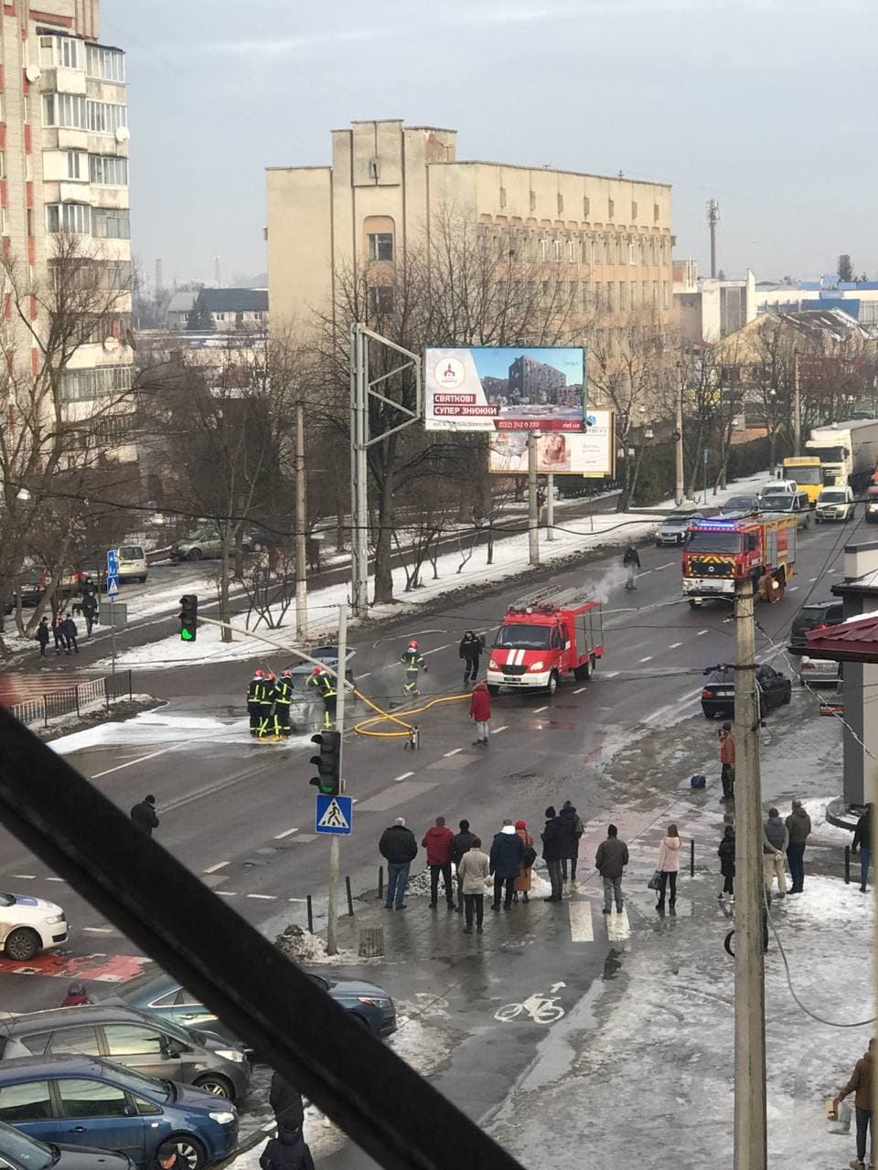 У Львові на вулиці Городоцькій посеред дороги загорівся автомобіль
