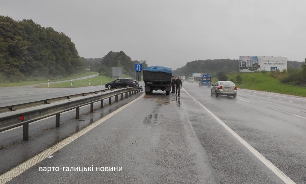 На Львівщині в ДТП потрапив рейсовий автобус. Фото: Варто-галицькі новини