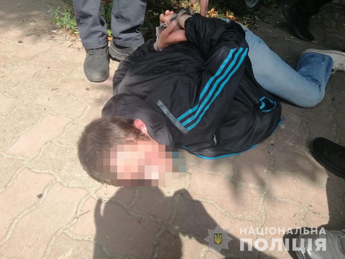 Львівські правоохоронці затримали злодія, який мав при собі вибухівки і патрони. Фото поліції