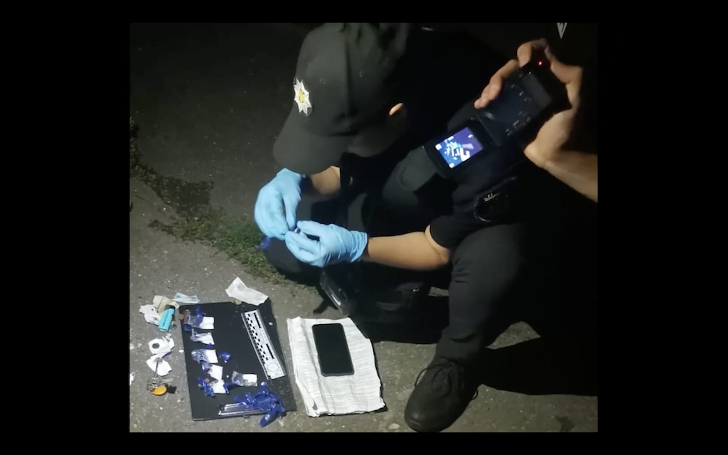 У Львові на гарячому затримали 24-річного закладчика наркотиків