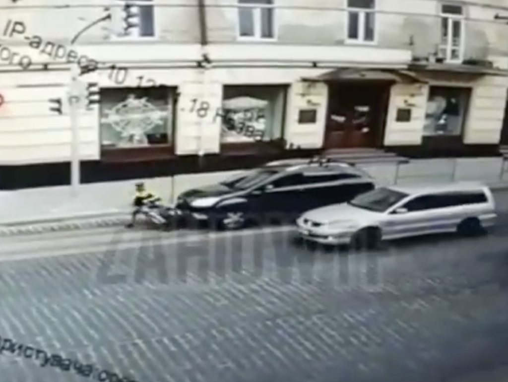 На Городоцькій водій під наркотиками збив велопатрульного фото 1