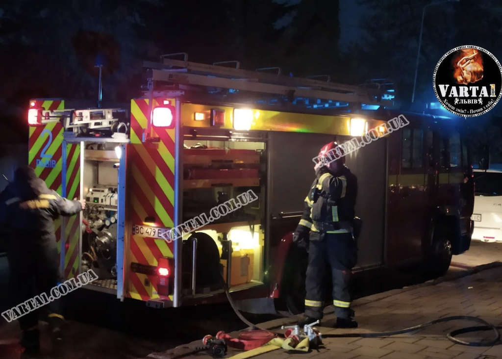 На горищі львівської багатоповерхівки загорівся генератор