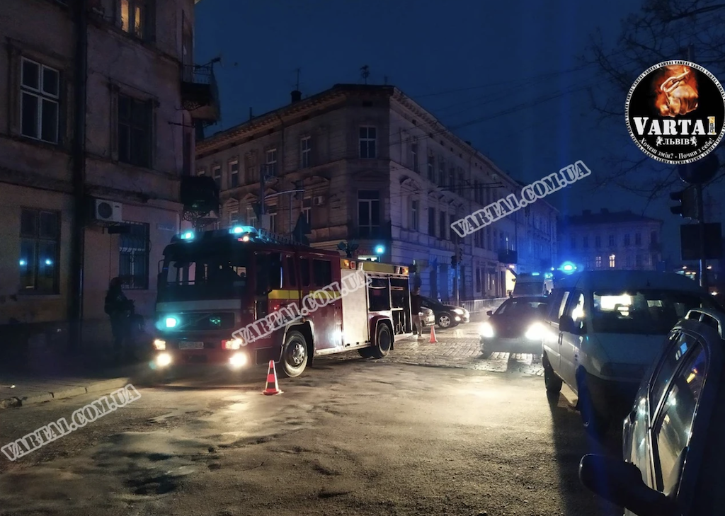 На горищі львівської багатоповерхівки загорівся генератор