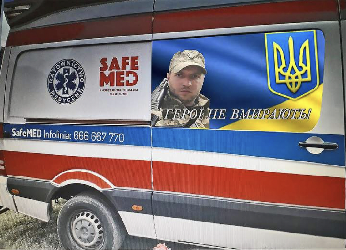 Батьки загиблого на війні військового зі Львівщини купили швидку для ЗСУ