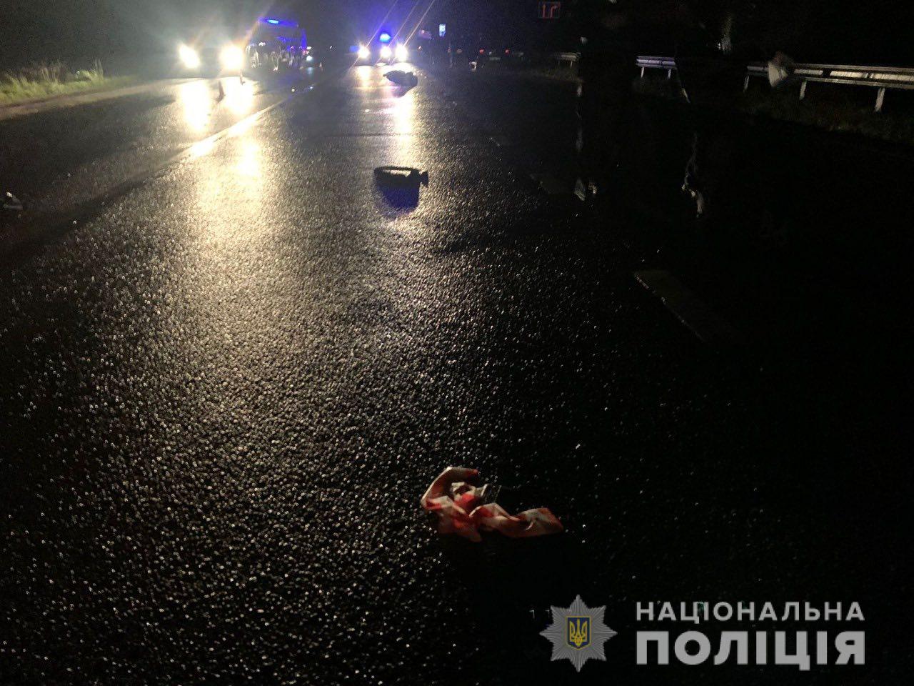 Біля Львова автомобіль на смерть збив 24-річну дівчину