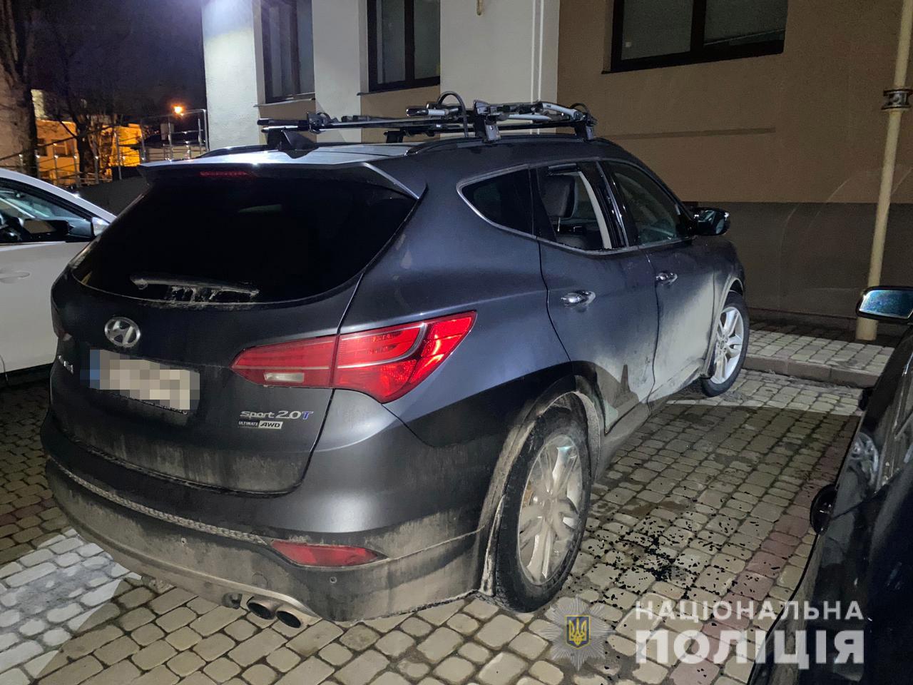 У Львові затримали на гарячому злодія, який обкрадав автомобілі. Фото: поліції